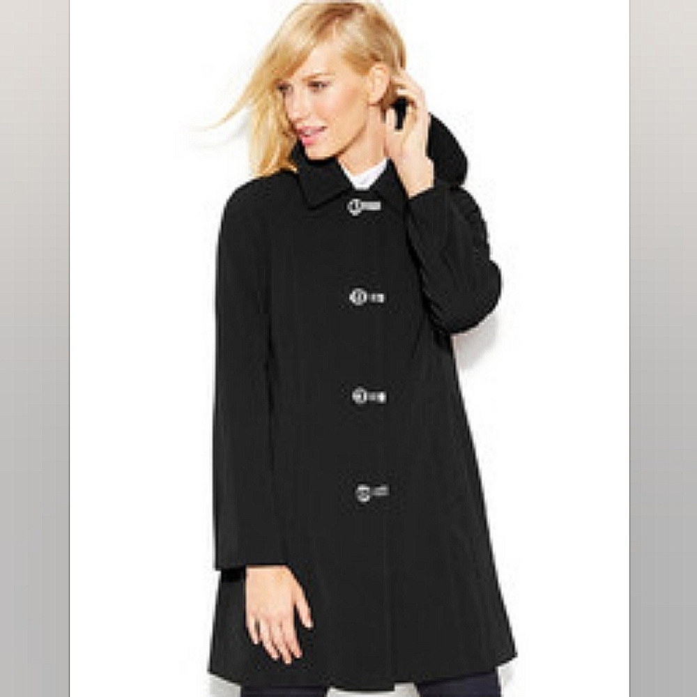 London Fog A line raincoat black size med, *missing half clasp*